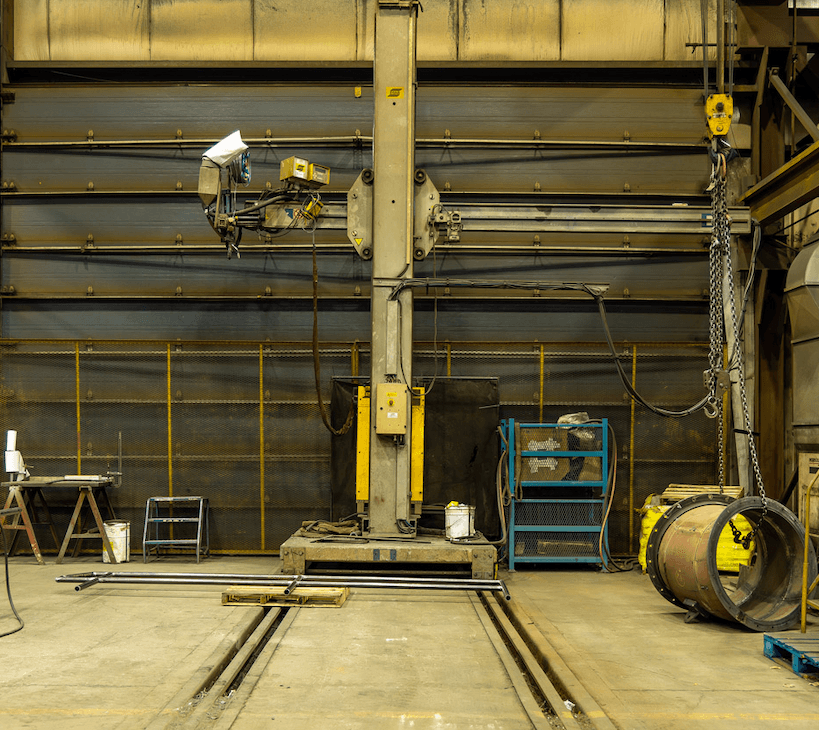 Vue d'ensemble sur l'usine avec l'arc submergé en évidence